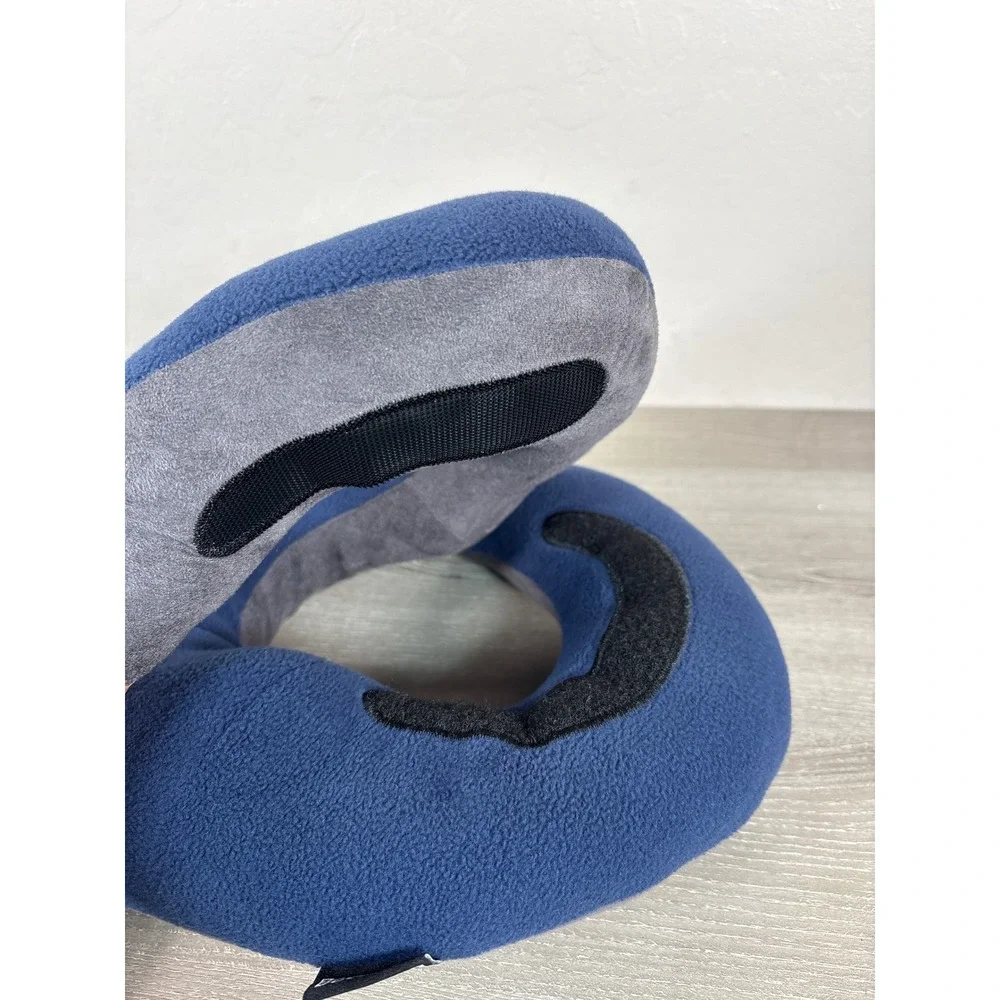BCOZZY Chin Supporting Travel Pillow Navy Blue Grey Neck Support Sz L Carry Bag